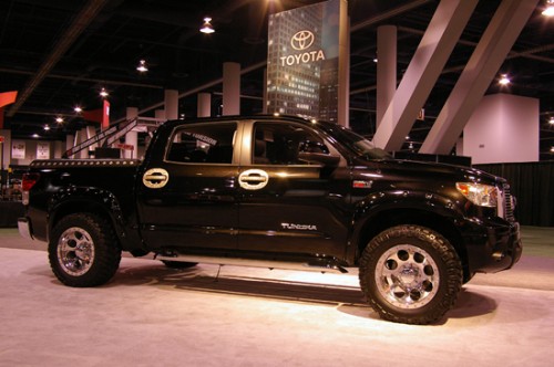 brooks-and-dunn-concept-readylift Toyota's SEMA Brooks and Dunn truck concept