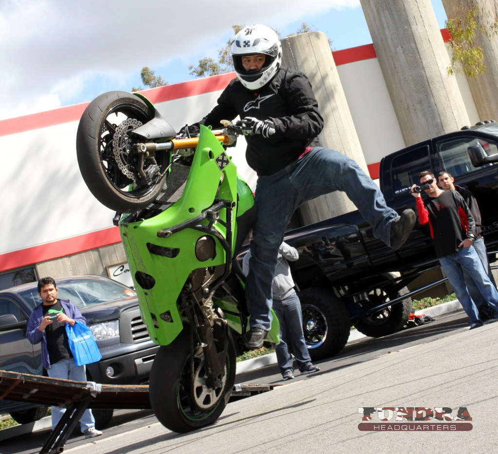 Sportbike standing on one leg wheelie