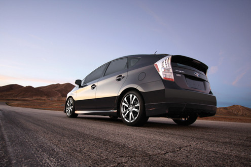 Toyota-Prius-PLUS-Performance-Package-3