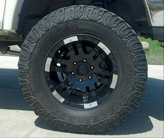 Featured Truck - Black and White Custom 2000 Toyota Tundra - Wheels
