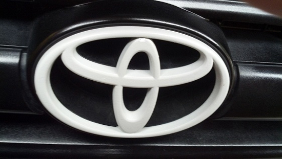 Featured Truck - Black and White Custom 2000 Toyota Tundra - Logo