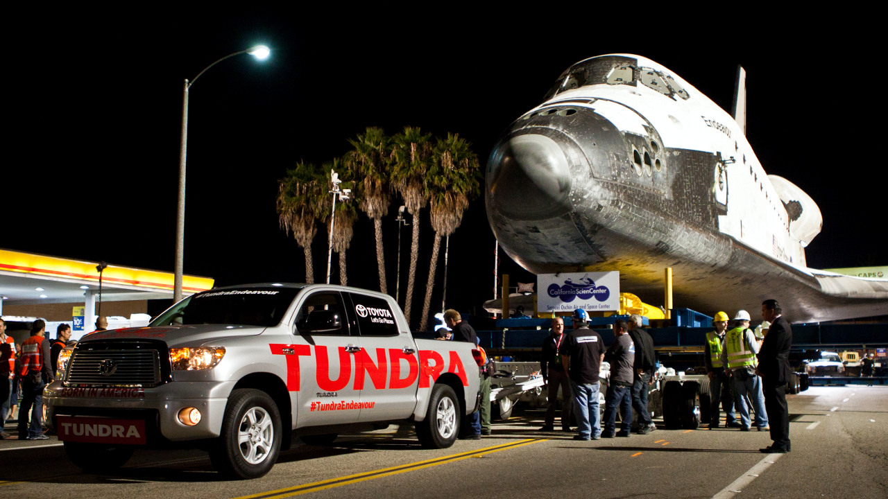 toyota-tundra-pulling-shuttle-full.jpg