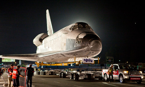 The Tundra pulled the shuttle using a special tow dolly that was built specifically for this task. Tundra space shuttle tow dolly