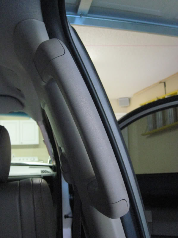 How to Remove the B-Pillar Step 3: How to loosen the bolts in the B-pillar