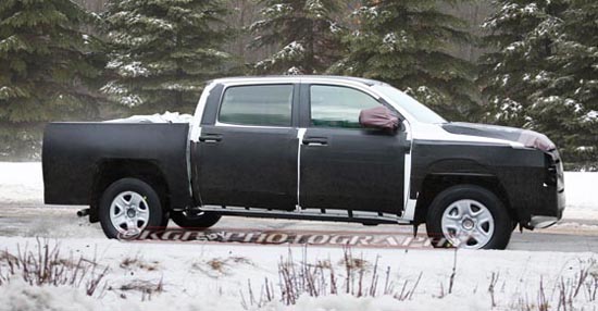 2014 Toyota Tundra CrewMax Spy Photos - Side